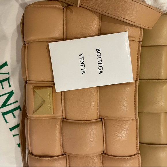 Bottega Veneta cassette bag in almond - Picture 3 of 6